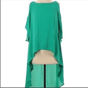 NWT 7th Avenue N.Y. & Co. high-low short sleeves cold shoulder tunic. Size XS.